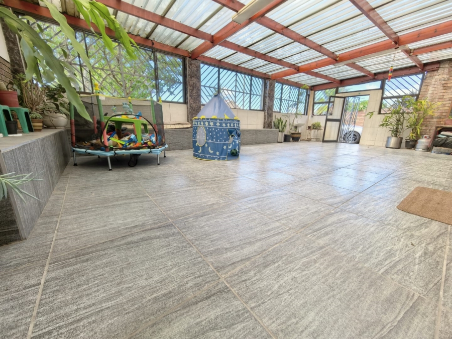 5 Bedroom Property for Sale in Crawford Western Cape